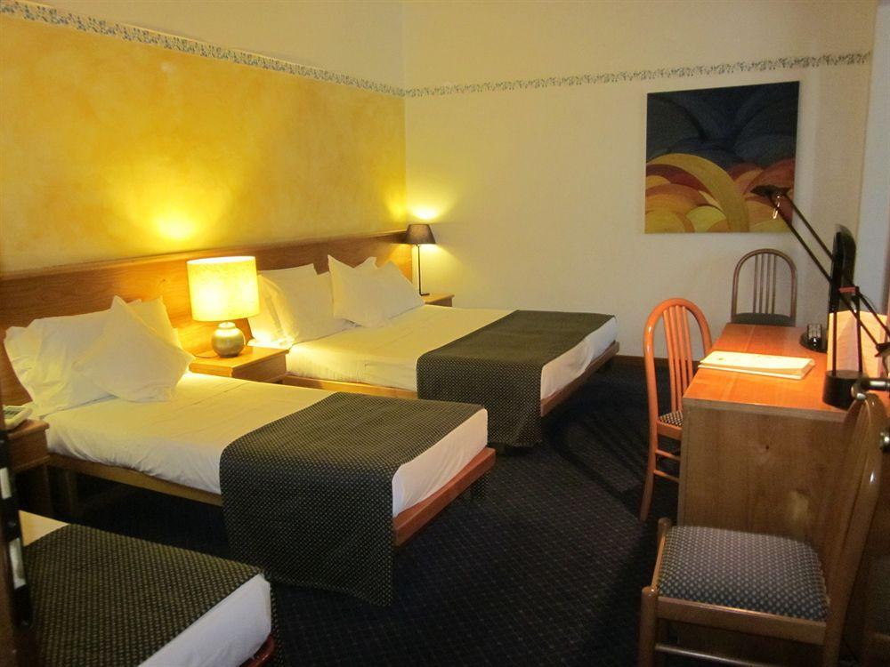 Hotel Marina Torri Del Benaco Extérieur photo