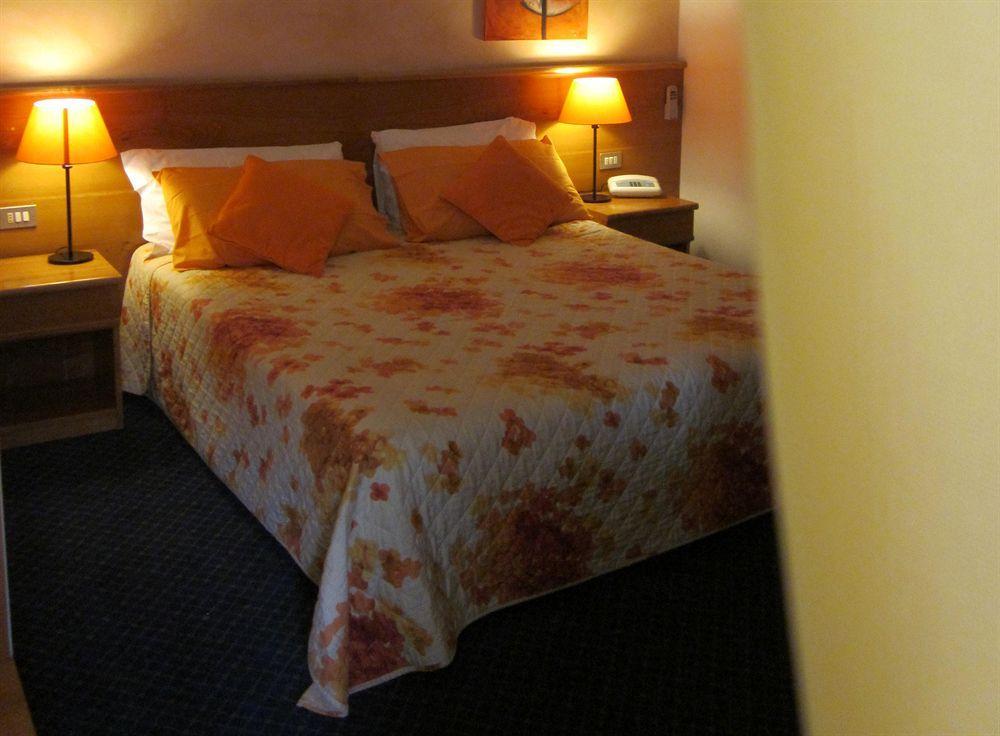 Hotel Marina Torri Del Benaco Extérieur photo