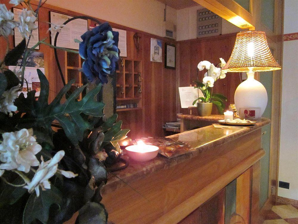 Hotel Marina Torri Del Benaco Extérieur photo