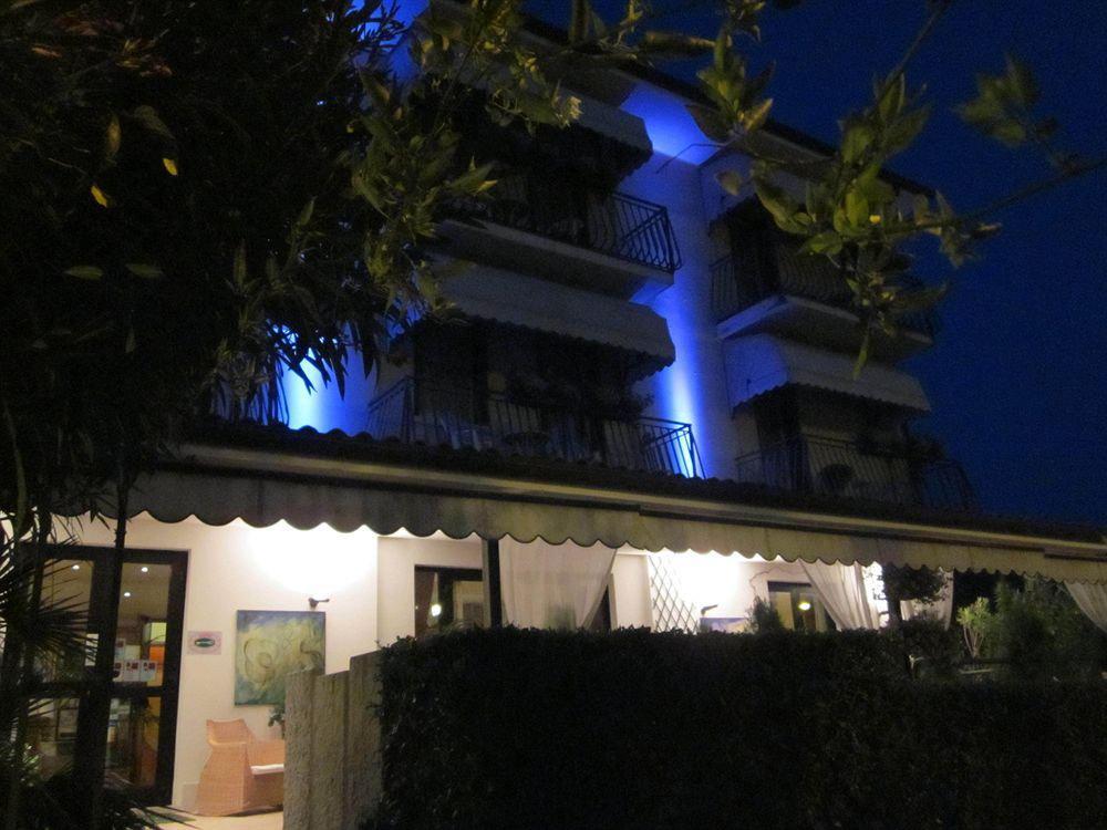 Hotel Marina Torri Del Benaco Extérieur photo